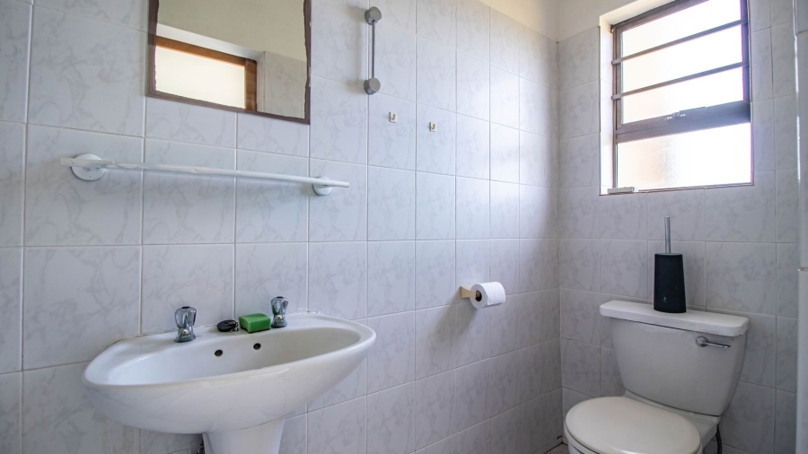 4 Bedroom Property for Sale in Cove Rock Eastern Cape